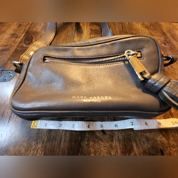 Marc Jacobs Leather Crossbody Bag - Picture 7 of 10